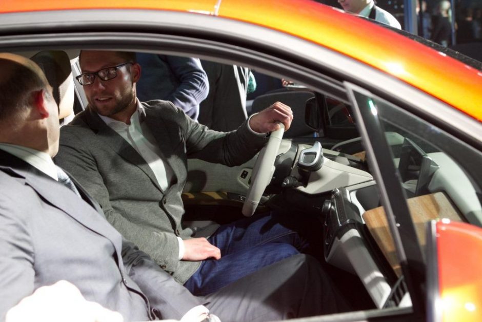 BMW koncerno viceprezidentas Vilniuje pristatė BMW ateities automobilių technologijas