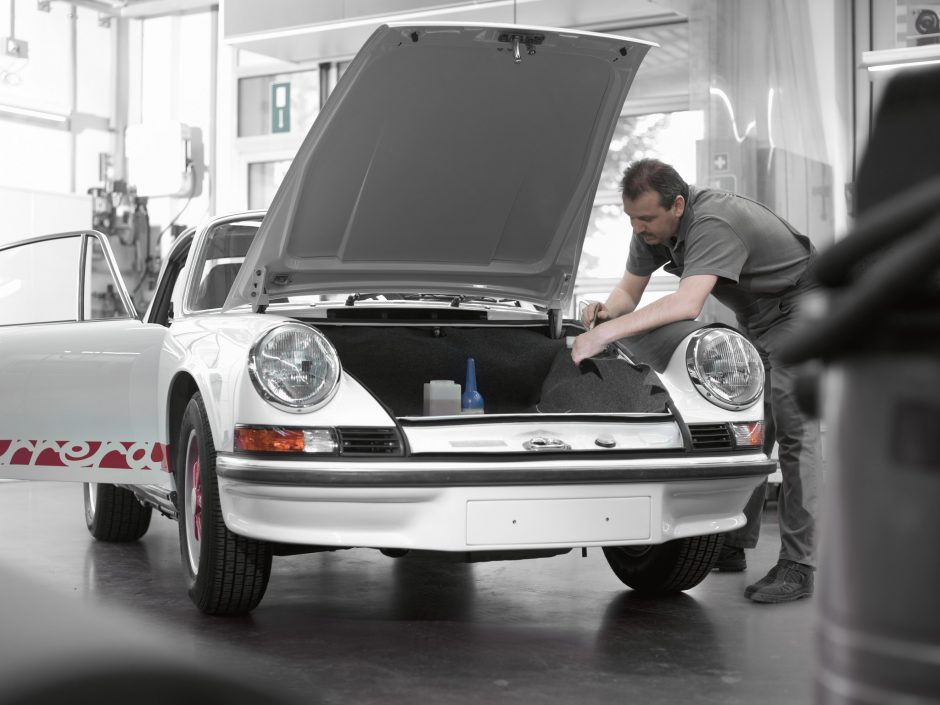 „Porsche“ centras Vilniuje laukia klasikinių automobilių