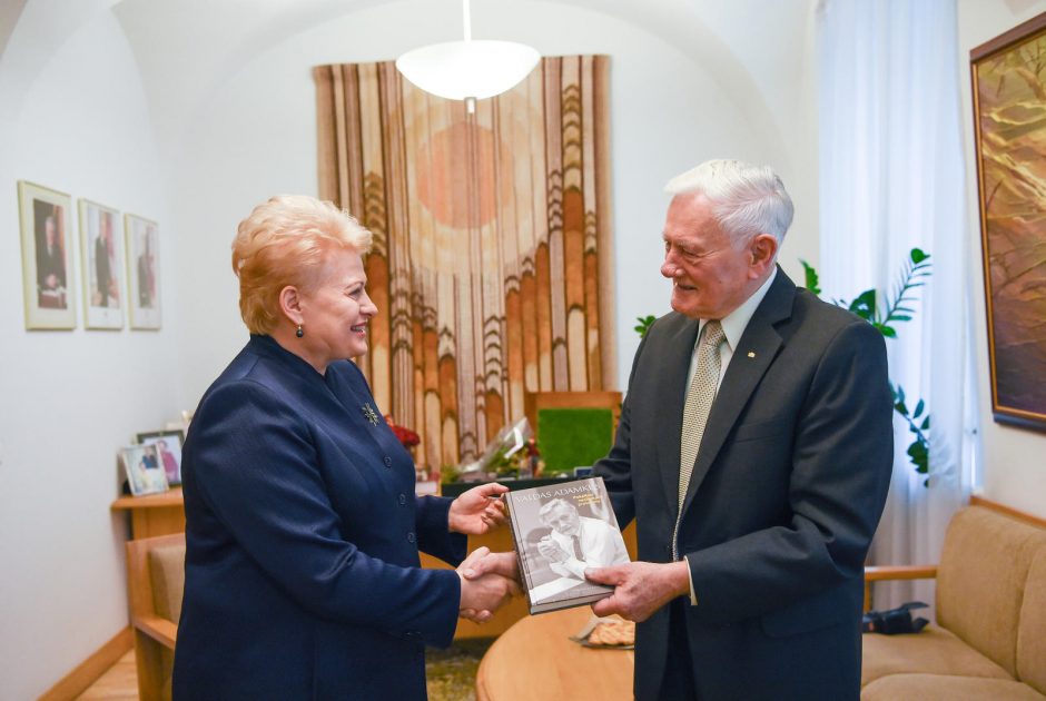 D. Grybauskaitė pasveikino V. Adamkų su jubiliejumi