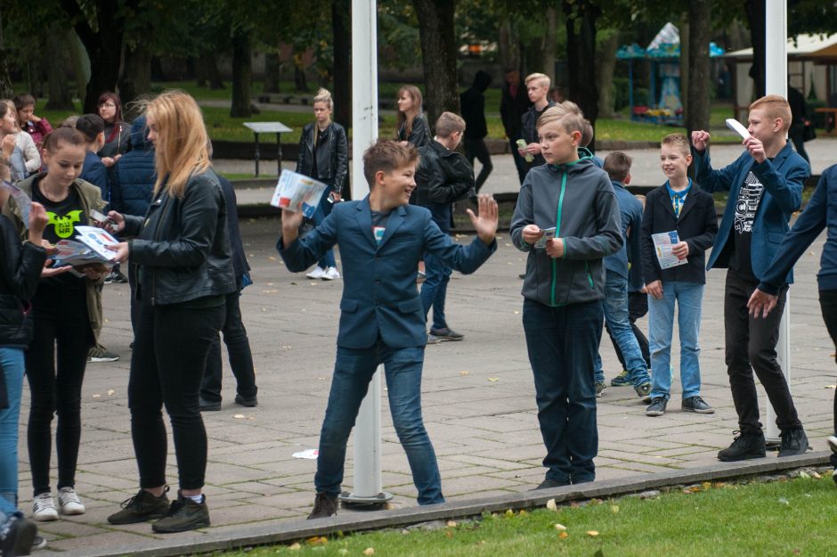 Kauno jaunimas dieną pradėjo šokiu