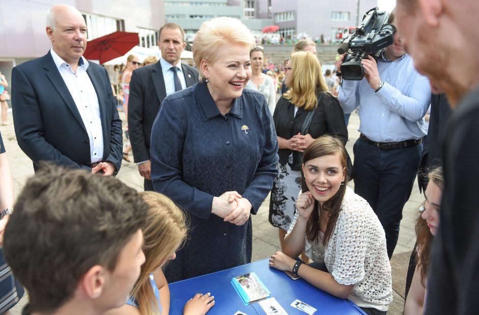 Prezidentė kviečia vaikams padovanoti vasarą