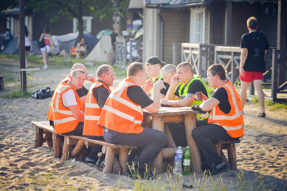 „Bliuzo naktų“ audra neįveikė