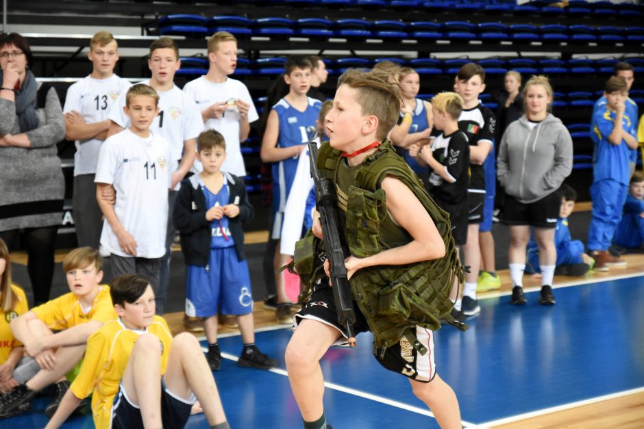 „Kalėdinės žaidynės“ sukvietė sportininkus iš vaikų globos namų