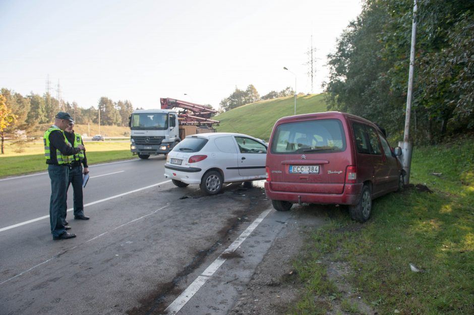 Po „Citroen“ ir „Peugeot“ susidūrimo nukentėjo du žmonės