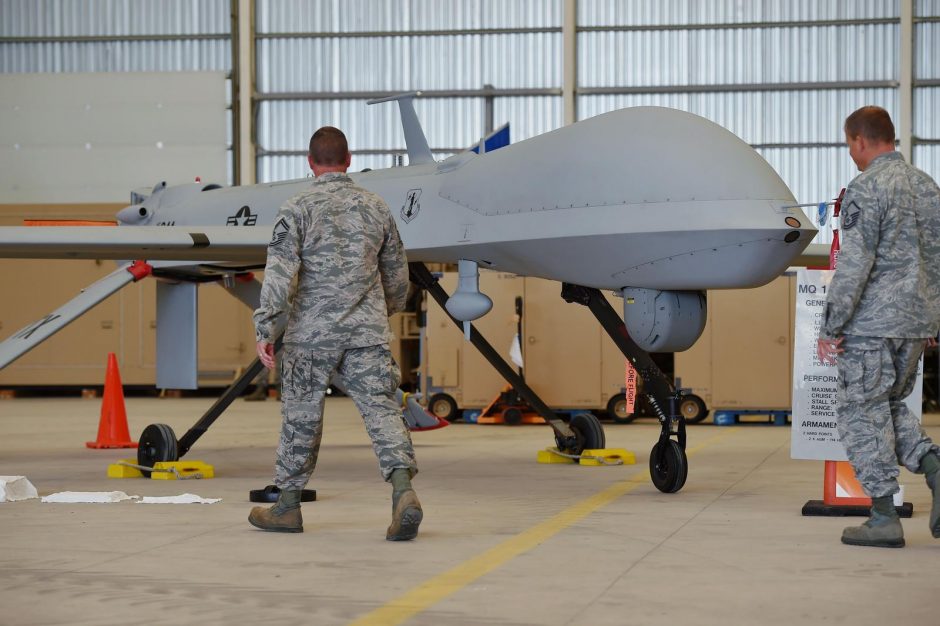 Amerikiečiai karinėje bazėje Latvijoje pademonstravo šiuolaikinį droną