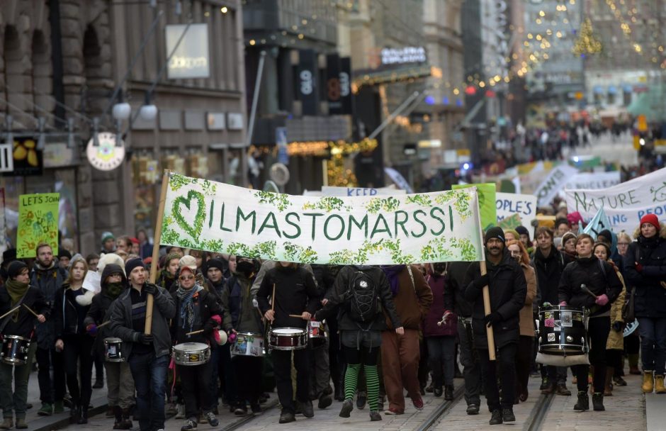 Mitinguose visame pasaulyje reikalaujama veiksmų dėl klimato kaitos