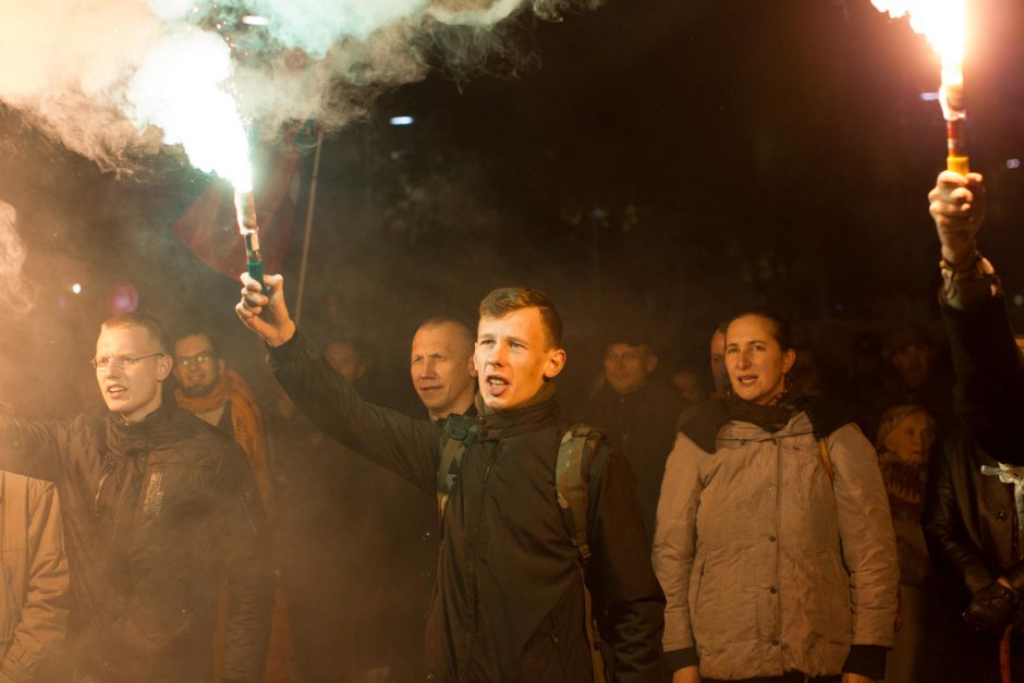 Iš makabriškos nacionalistų eisenos išvarytas V. Šustauskas