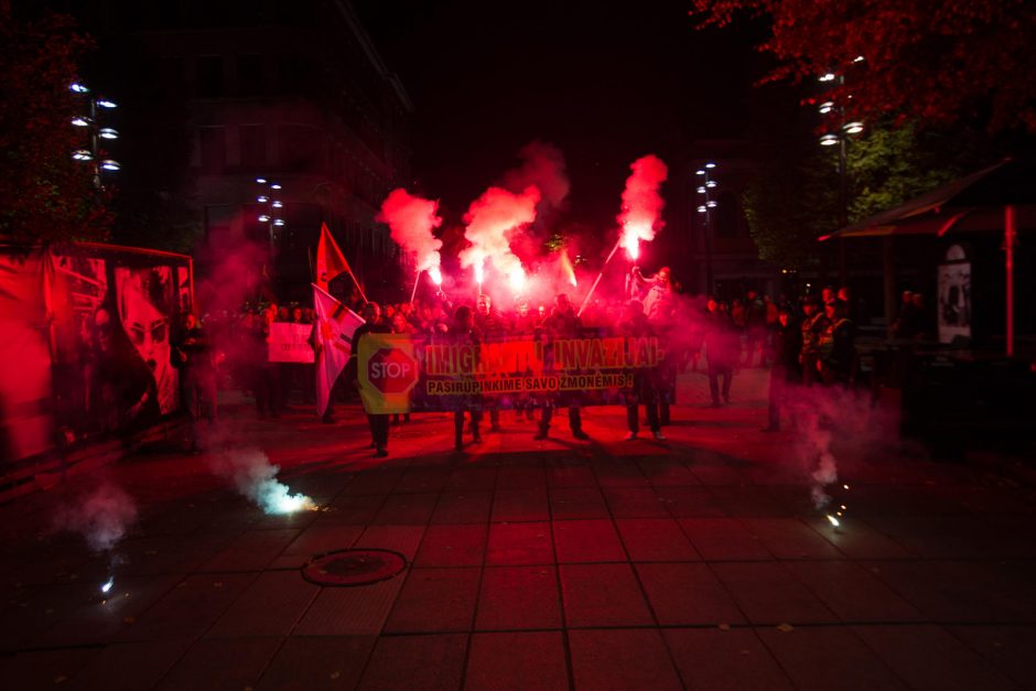 Iš makabriškos nacionalistų eisenos išvarytas V. Šustauskas