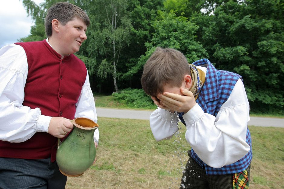 Joninės Rumšiškėse – su kintančiomis tradicijomis