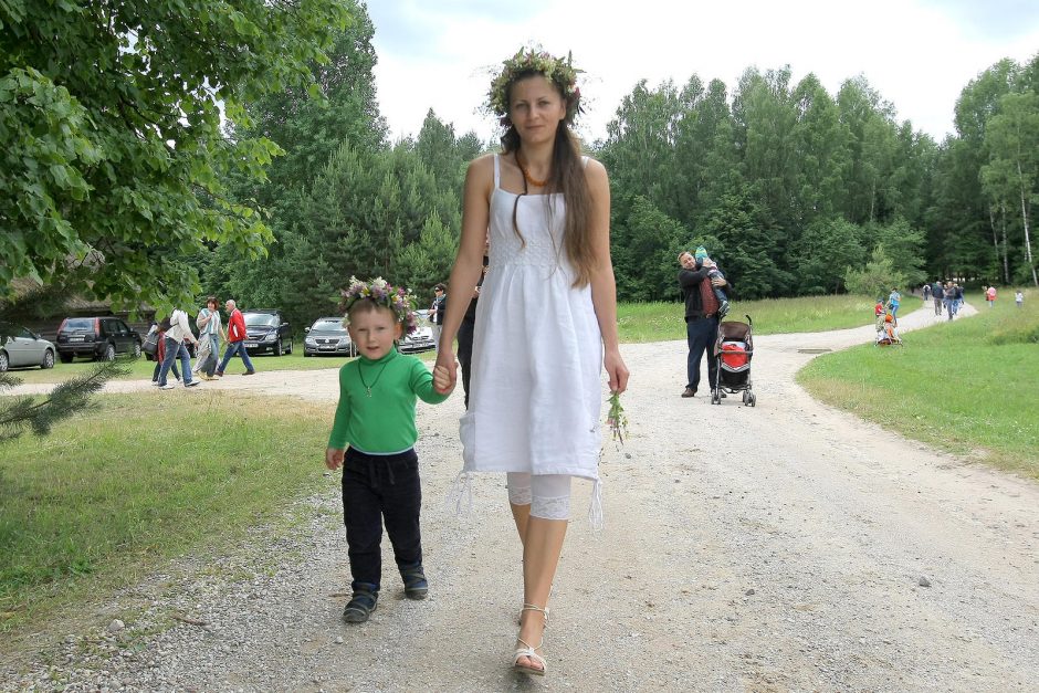 Joninės Rumšiškėse – su kintančiomis tradicijomis