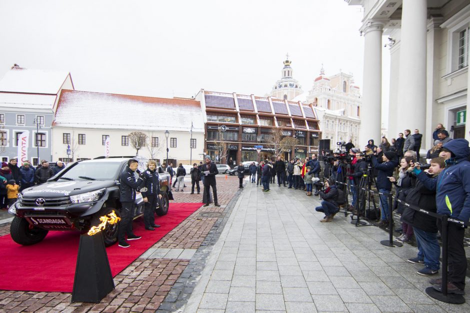 Naująjį bolidą B. Vanagas išbandė sostinės širdyje