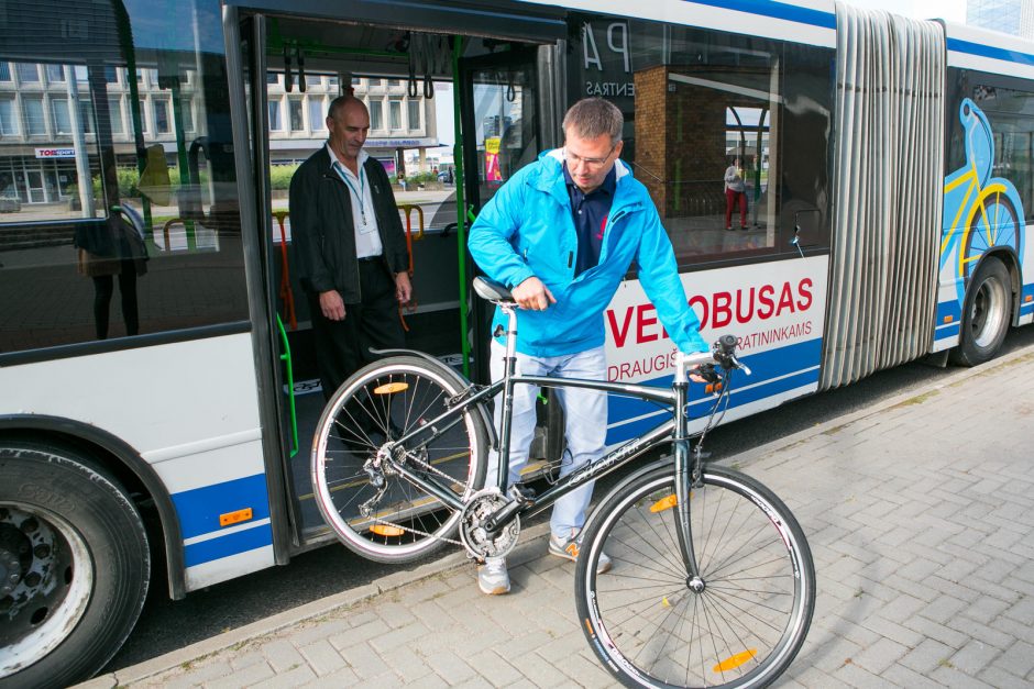 Vilniuje pradeda kursuoti du dviratininkams draugiški velobusai