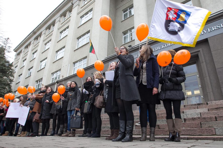 LEU studentai: Lietuvos edukologijos universiteto šviesa neužges!