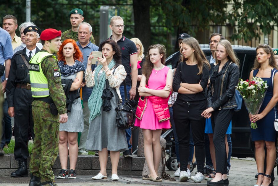 Karo akademijos absolventams suteikti karininko laipsniai