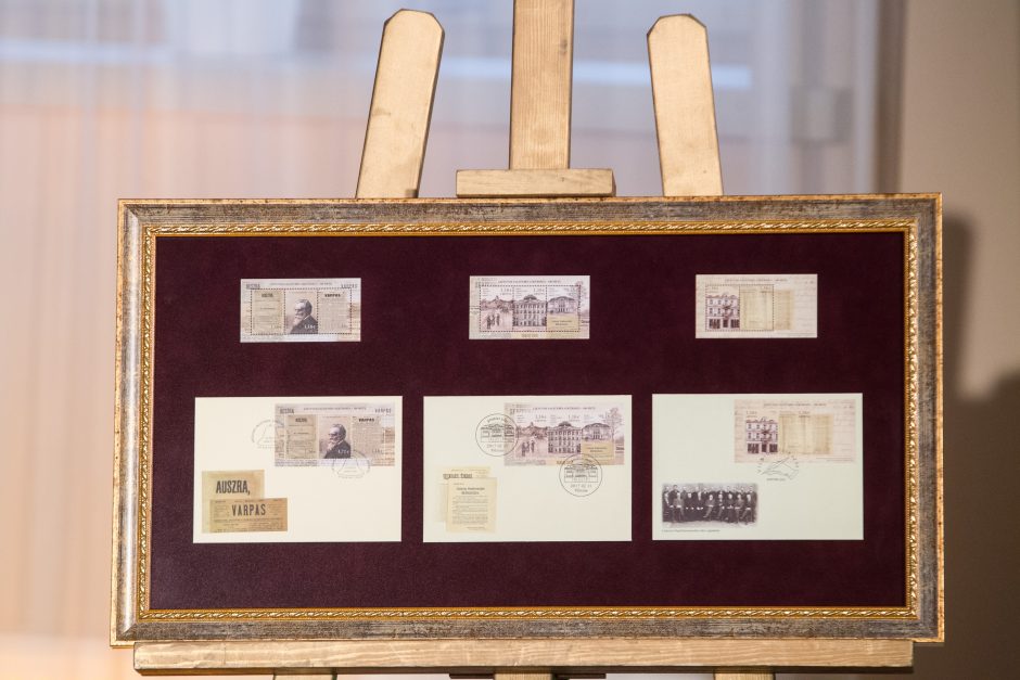 Šimtmečiui skirtais pašto ženklais norima priminti Lietuvos istoriją