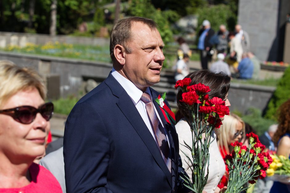 Pergalės dieną Antakalnio kapinėse minėjo šimtai žmonių