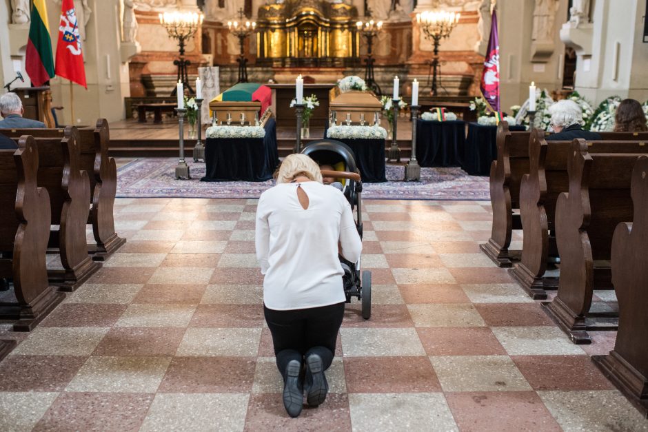 Šv. Jonų bažnyčioje pašarvoti M. Biržiškų šeimos palaikai