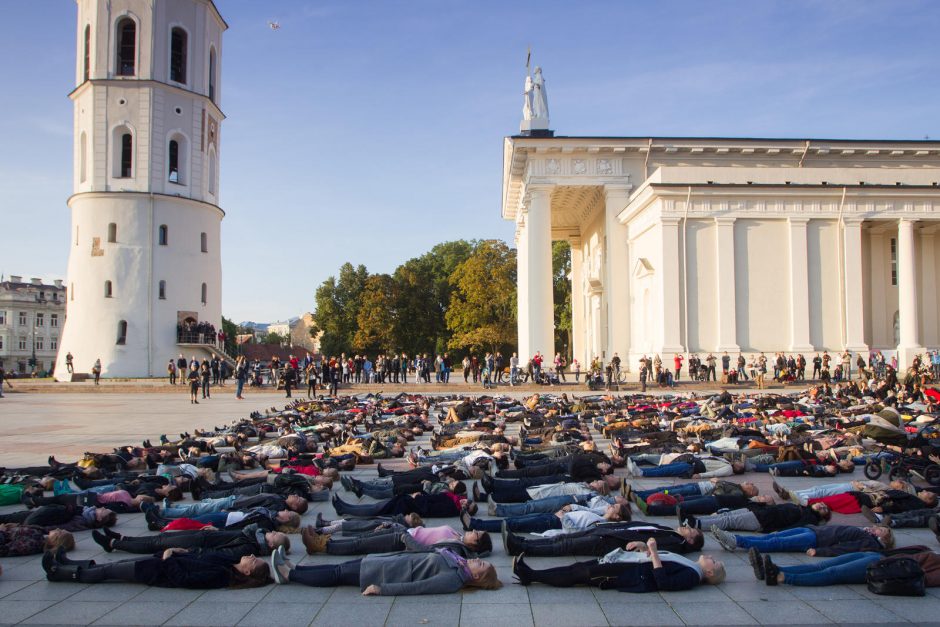 Psichologė: neapsigaukime – savižudybės Lietuvoje niekam nerūpi