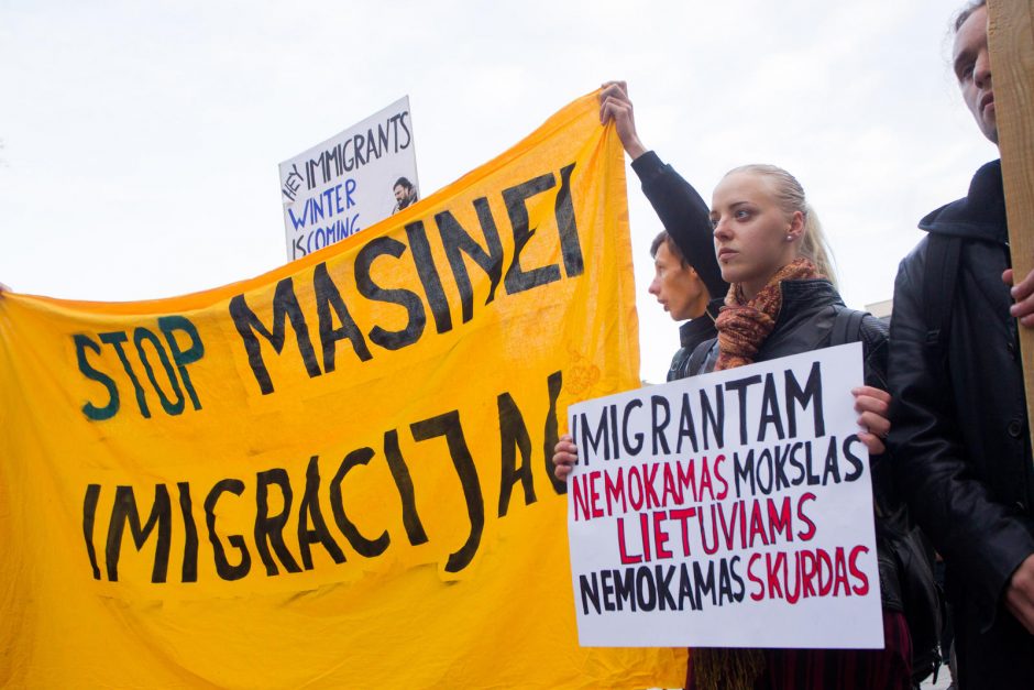 Prieš pabėgėlių priėmimą Vilniuje protestavo apie 100 žmonių