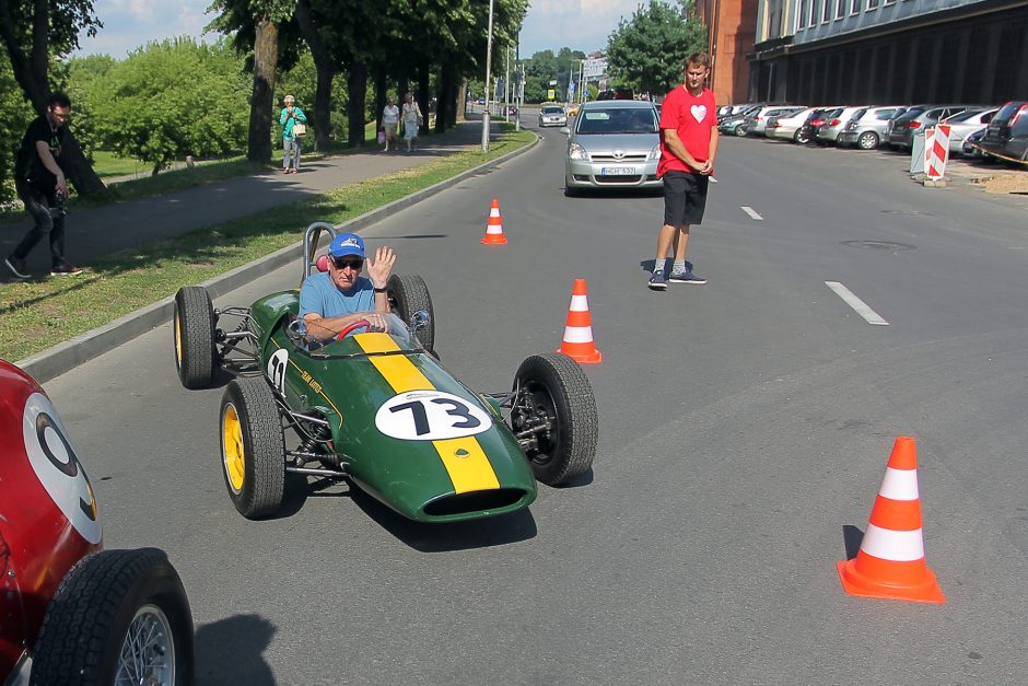 Kauniečiams pristatyti legendiniai bolidai, lenktyniausiantys Kačerginėje