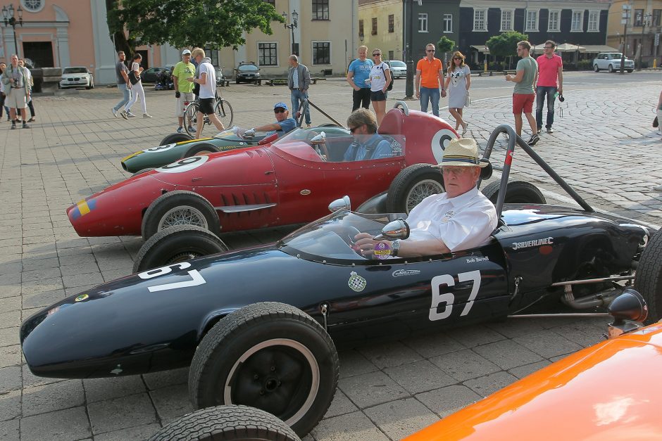 Kauniečiams pristatyti legendiniai bolidai, lenktyniausiantys Kačerginėje