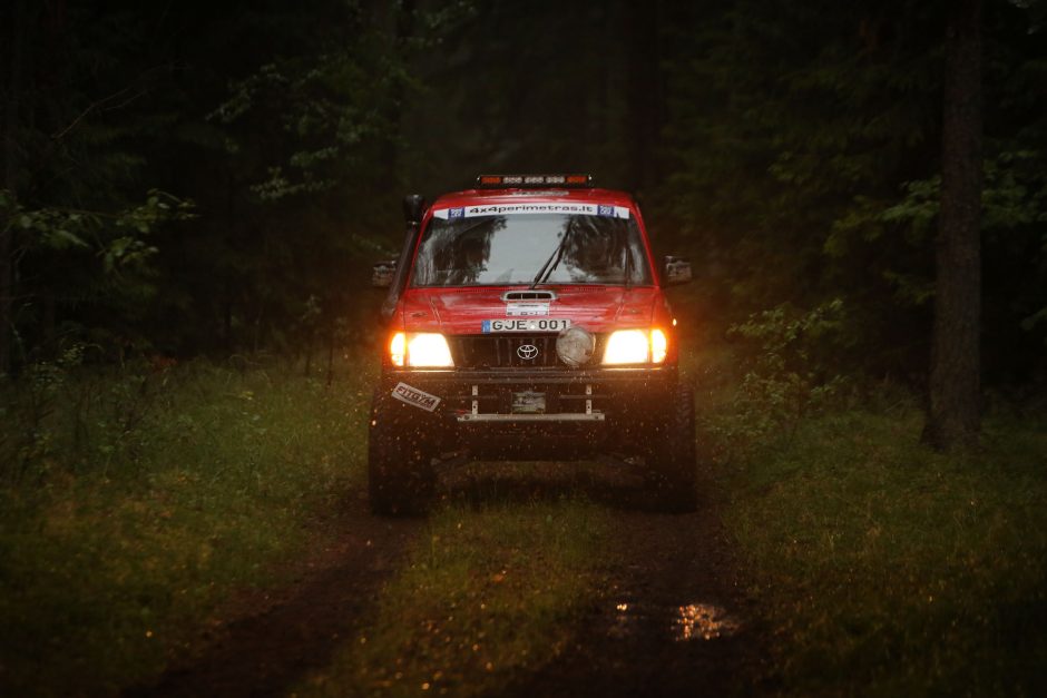 Įpusėjus bekelės maratonui retėja lenktynininkų gretos