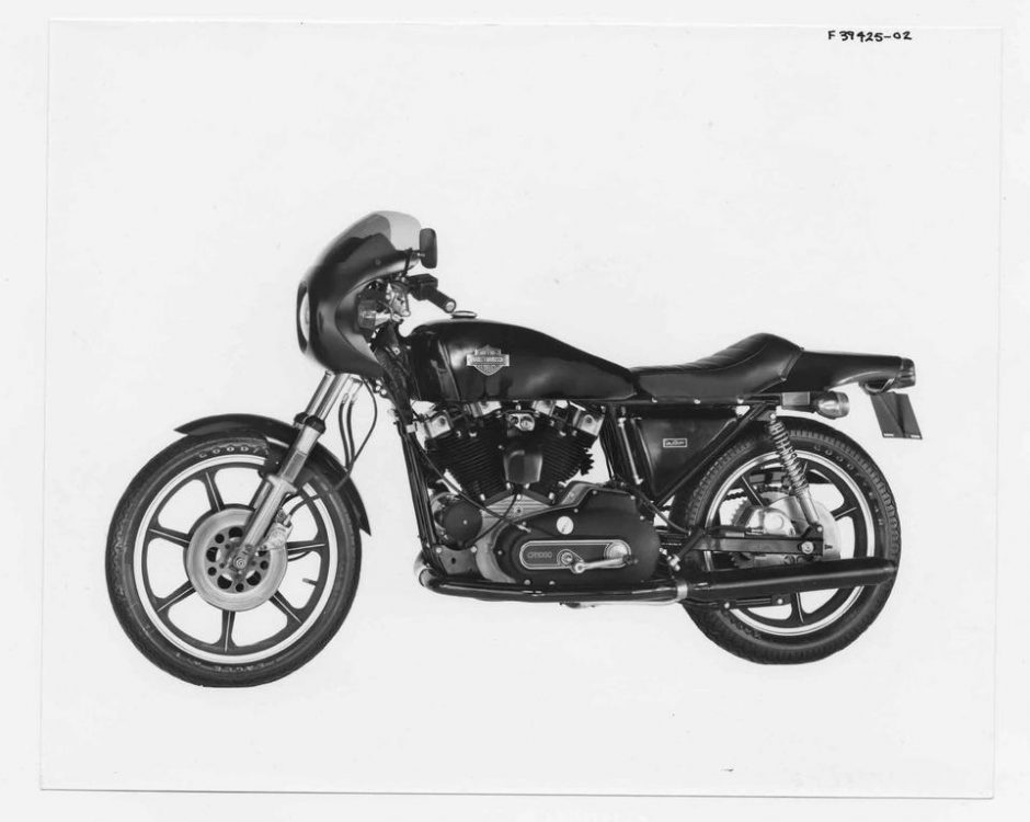 Motociklui „Harley-Davidson Sportster“ sukanka 60 metų