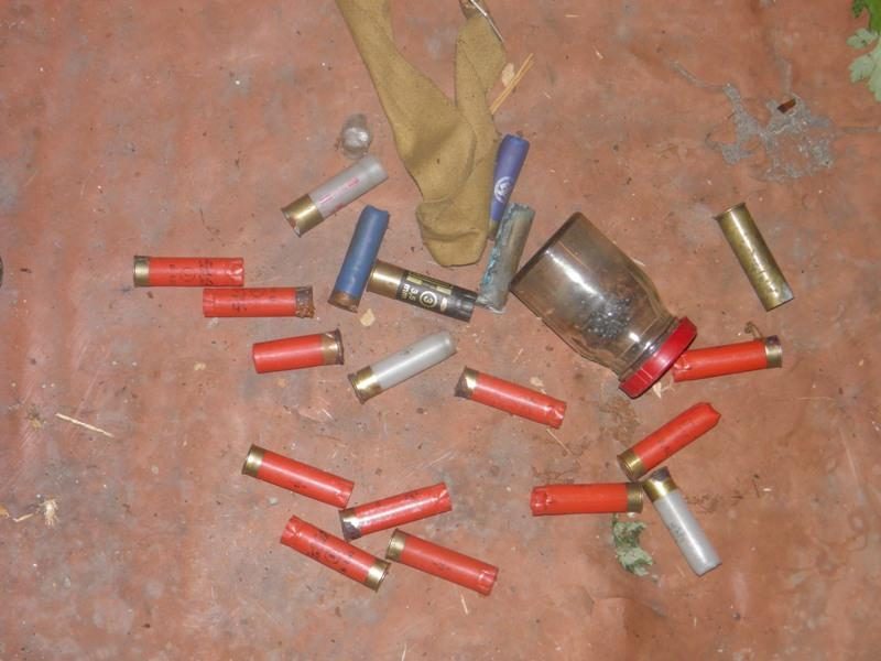 Šalčininkų rajone aptikta nelegaliai laikytų ginklų ir sprogmenų
