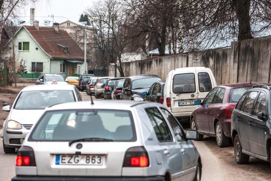 Vilijampolės gyventojai skundžiasi: tvoromis eiti nemokame