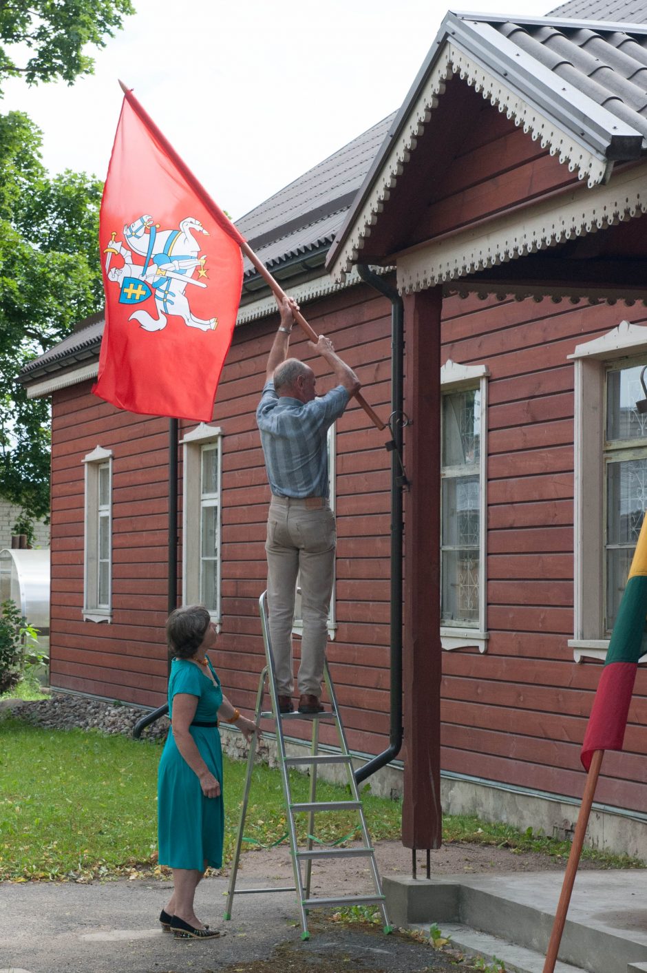 Ištikimai saugo B. Buračo atminimą Karmėlavoje