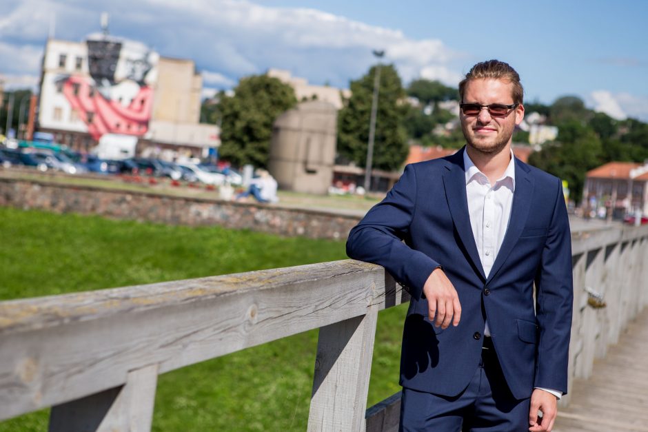 Kauniečiai finišuojant egzaminams šlavė šimtukus