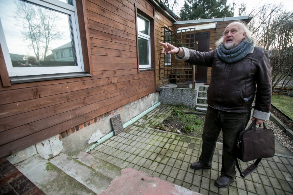 Kodėl Kaune nyksta atminties ženklai garsiems teatralams?