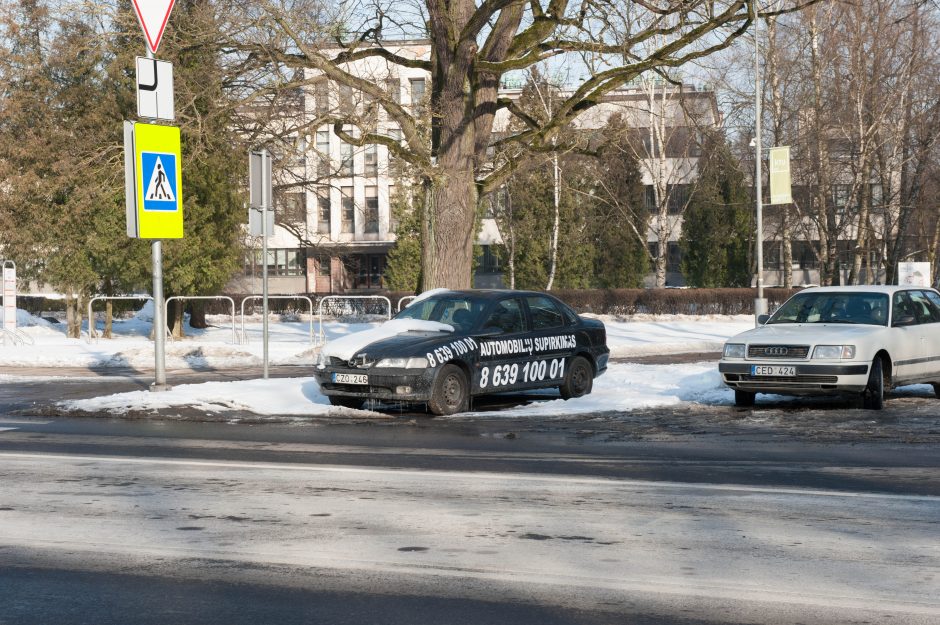Kauno baubais tapę reklaminiai automobiliai skaičiuoja paskutines dienas