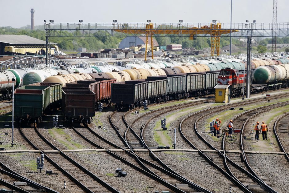 Kiniškų krovinių proveržis: per Lietuvą pervežtas šimtasis sąstatas