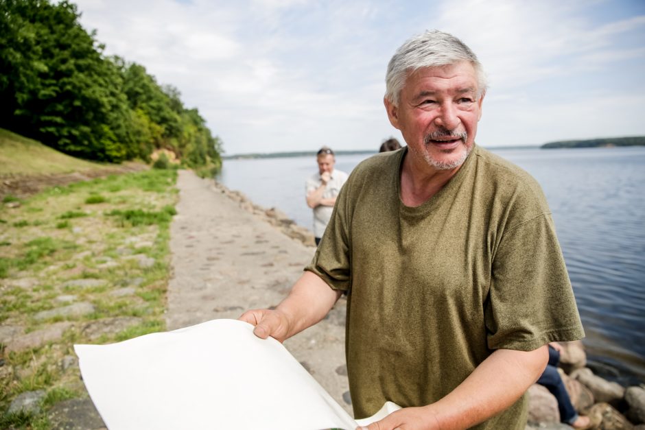 Kauno marių pakrantėje – laikini Gedimino stulpai