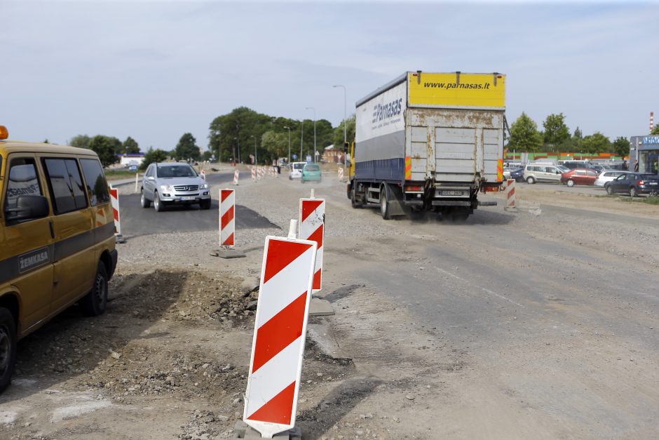 Dėl uždarytos pervažos – vairuotojų įsiūtis