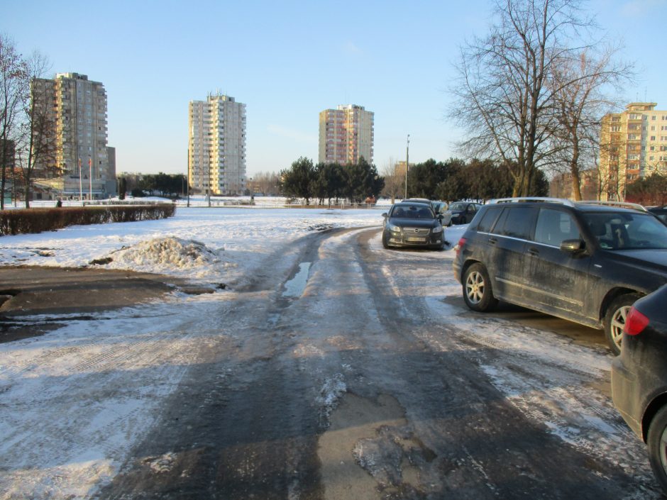 P. Lukšio gatvės daugiabučio gyventojai negali prisišaukti komunalininkų pagalbos