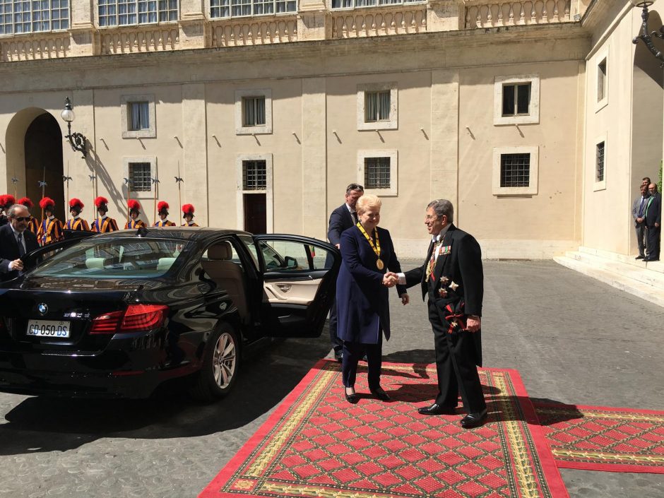 Prezidentė Vatikane dalyvavo popiežiaus apdovanojimo iškilmėse