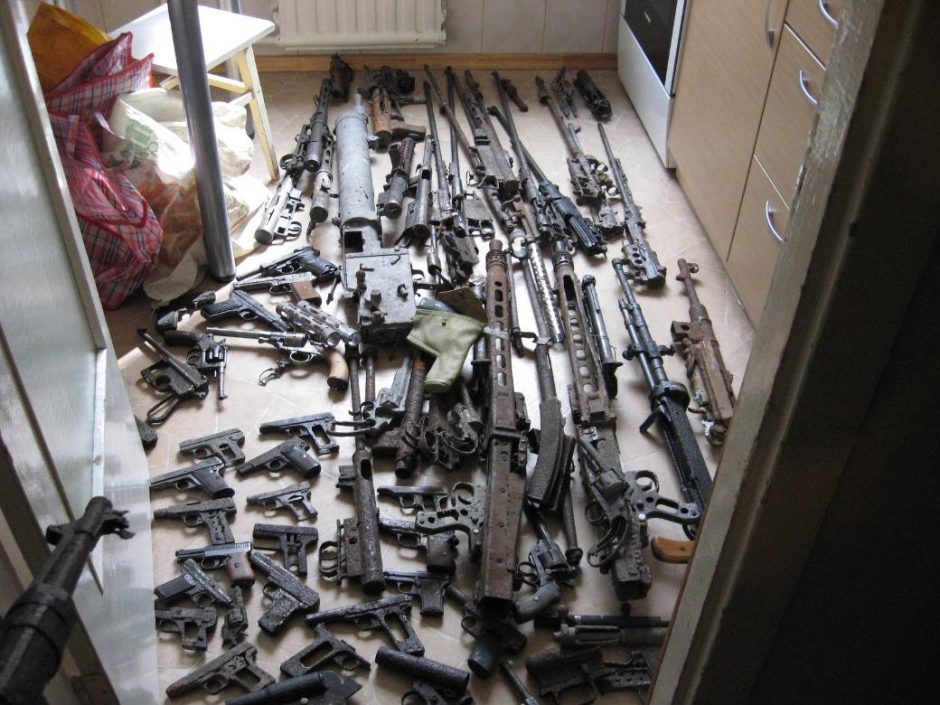 Vyras namuose laikė 150 karo laikų ginklų