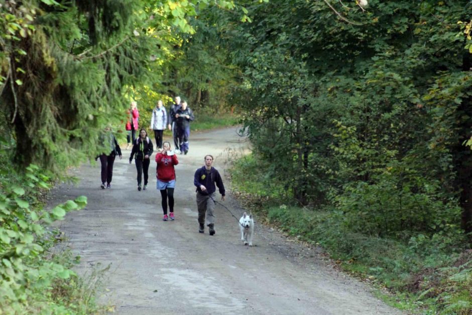 Pėsčiųjų žygyje – du rekordai: kilometrai atbulomis ir žygeivių skaičius