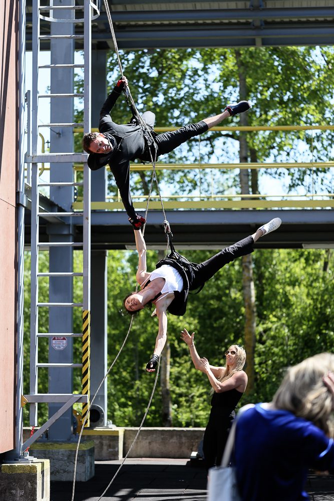 Muzikinio teatro rekonstrukcijos pradžiai – šokio spektaklis ant pastato sienų