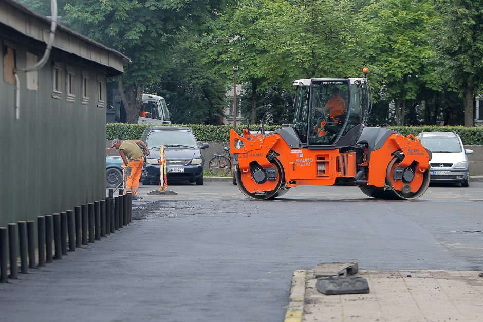 Apmokestintoje aikštelėje duobes pakeitė naujas asfaltas