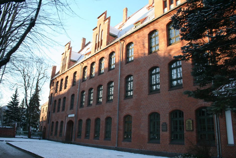 Klaipėdos universiteto pastatas pasitinka atnaujintais fasadais