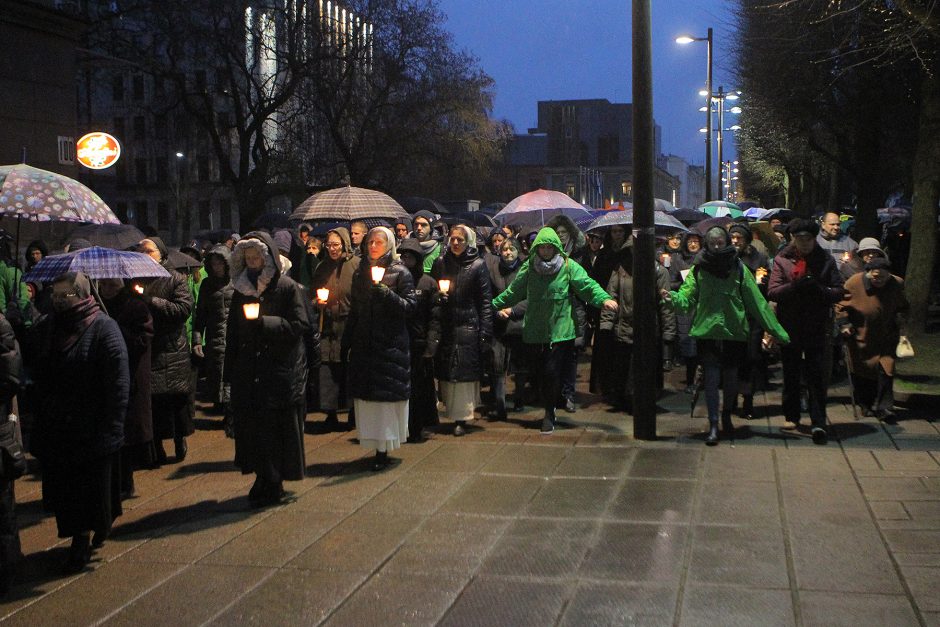 Kaune surengta Didžiojo penktadienio Kryžiaus kelio eisena