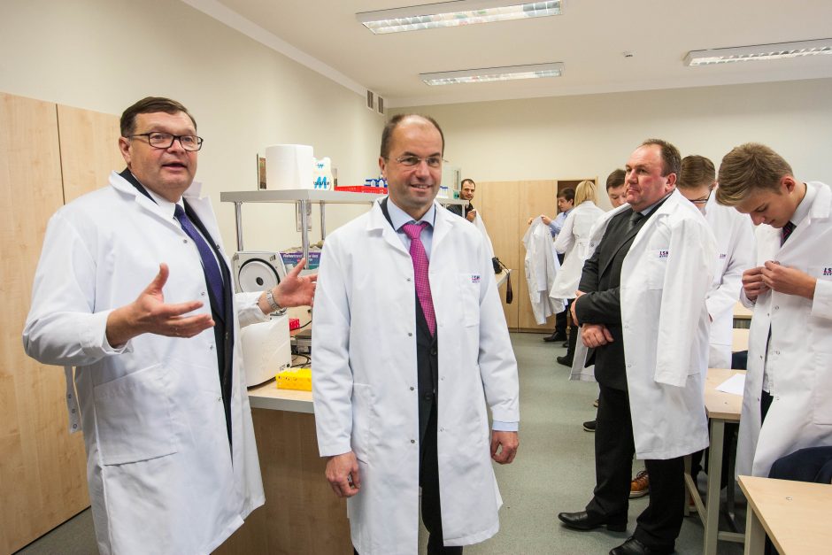 Mokykloje – moderni biotechnologijų laboratorija