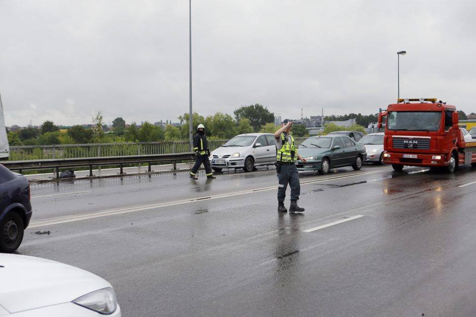 Avarija ant Mokyklos viaduko