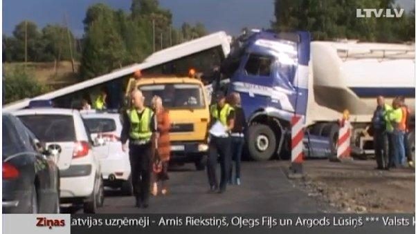 Kelyje Ryga-Liepoja per avariją sužalota 18 žmonių