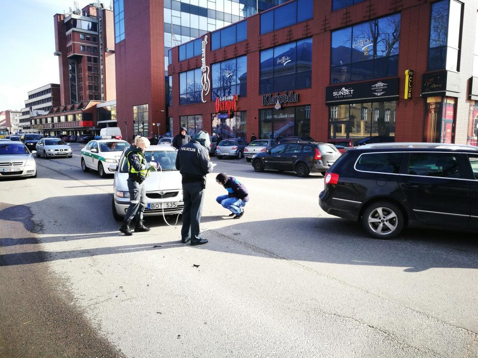 Centre susidūrus mašinoms policininkai aiškino, kuris kaltas