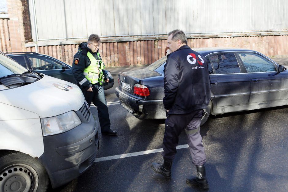 Uostamiestyje atakuotas inkasatorių automobilis