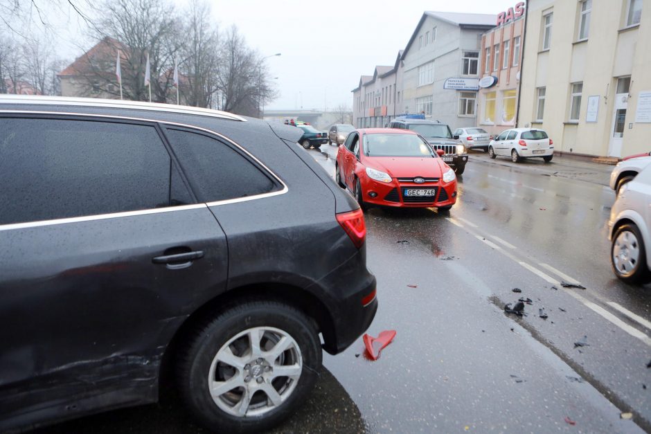 Klaipėdos centre – keturių automobilių kaktomuša